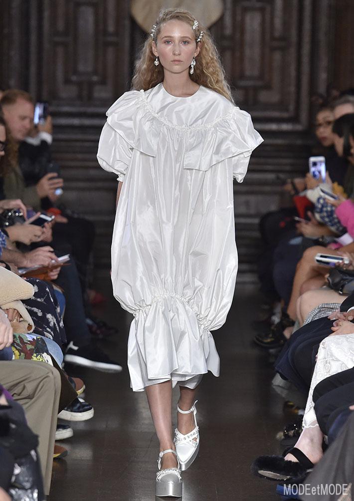 SIMONE_ROCHA_ss18_001