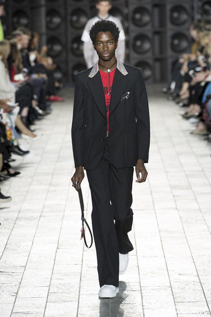 VERSUS_VERSAC_ss18_009