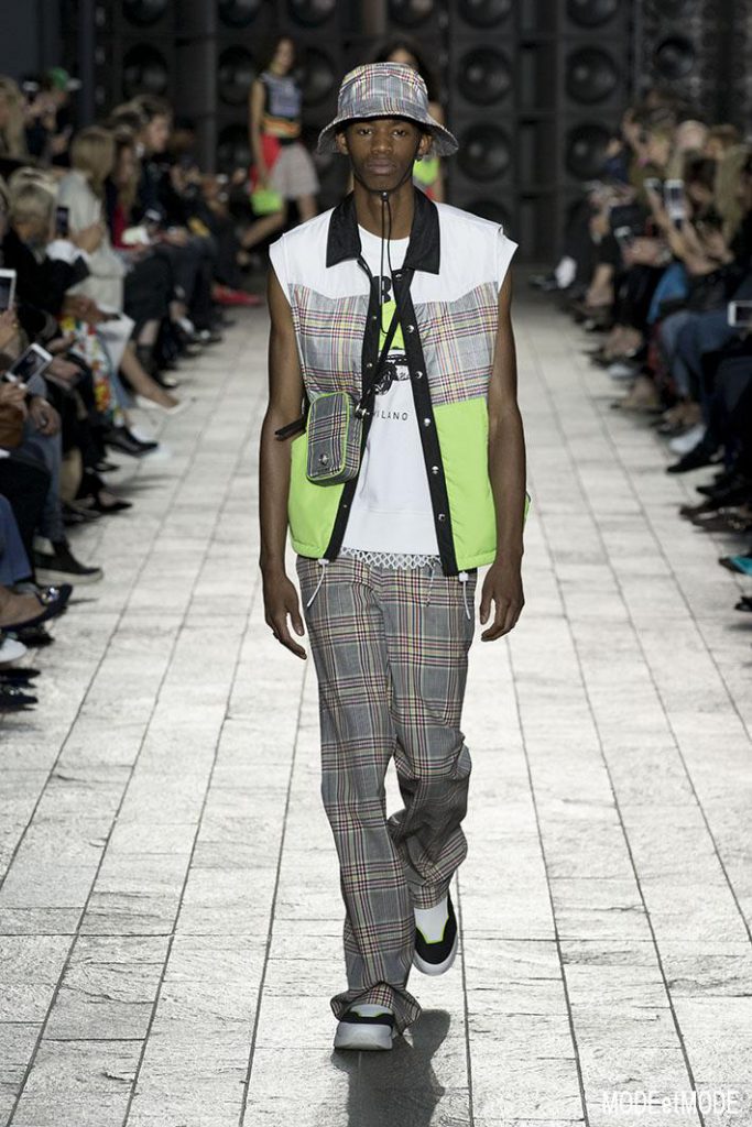 VERSUS_VERSAC_ss18_012