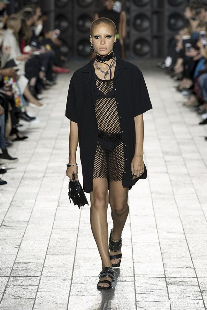 VERSUS_VERSAC_ss18_015