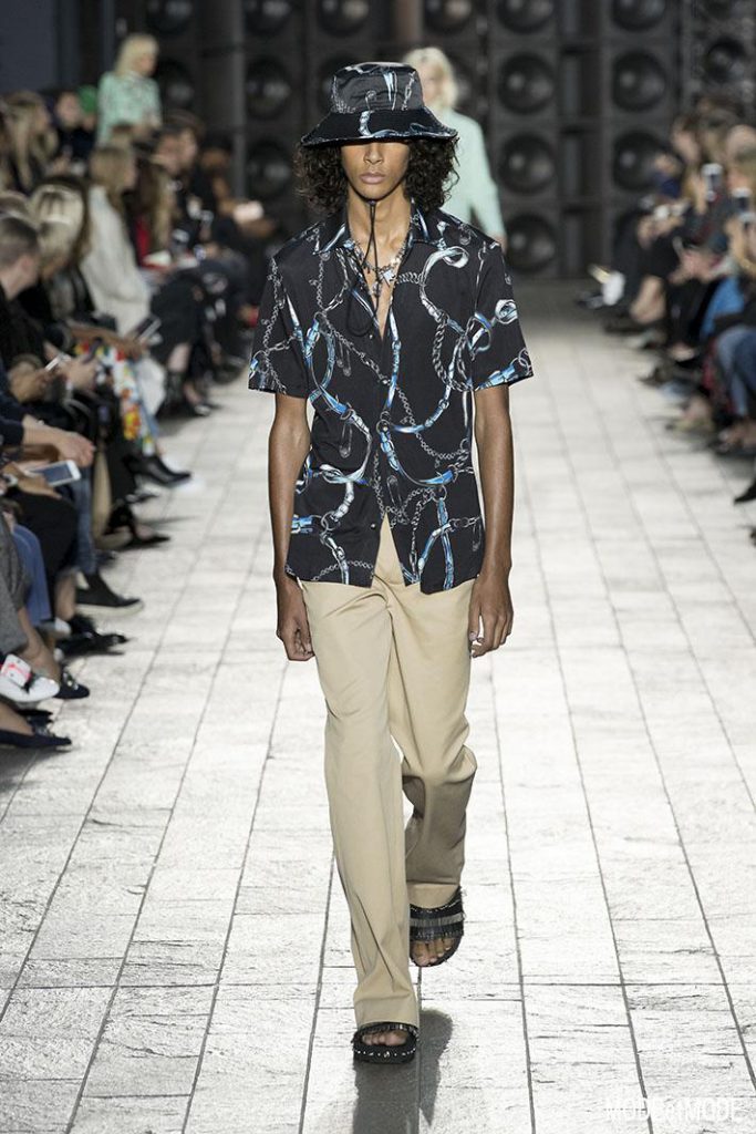 VERSUS_VERSAC_ss18_029