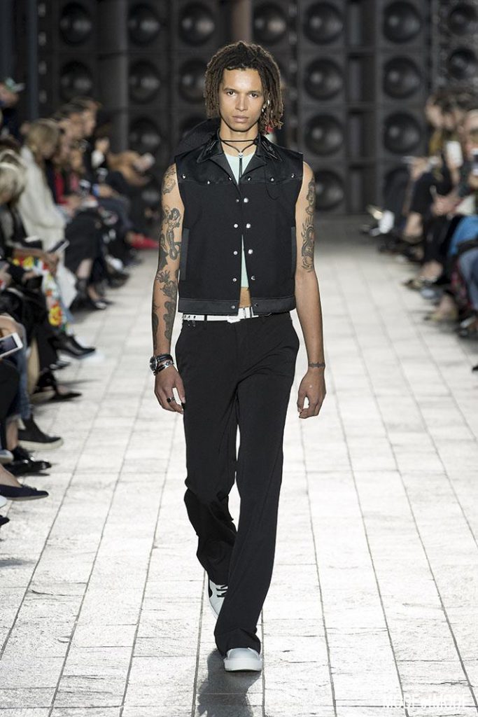 VERSUS_VERSAC_ss18_038