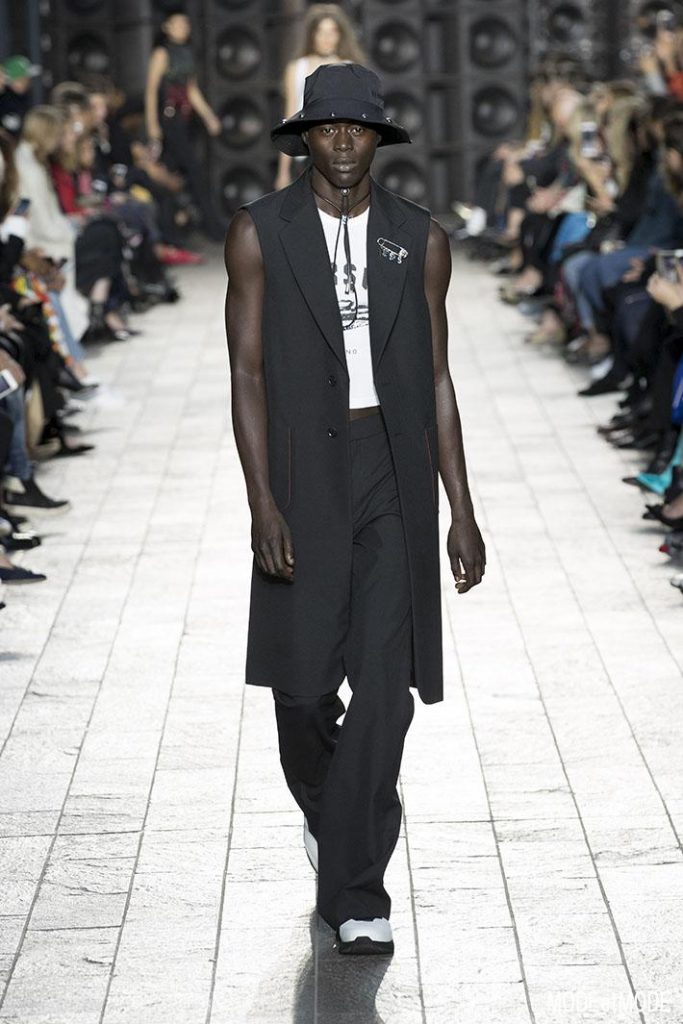 VERSUS_VERSAC_ss18_045