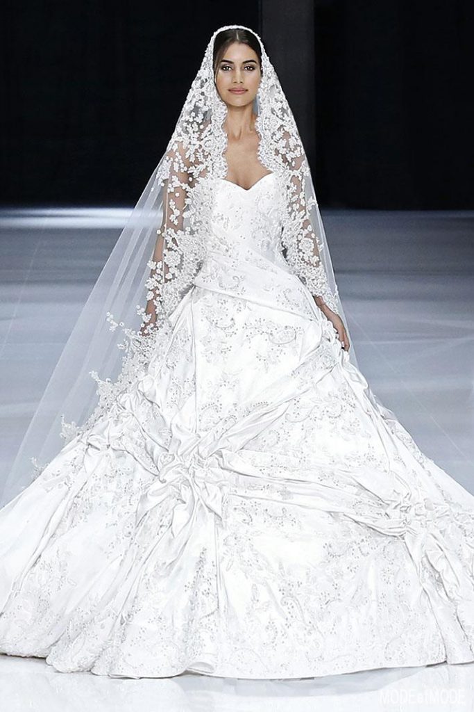 Ralph & Russo : Runway – Paris Fashion Week – Haute Couture Fall/Winter 2016-2017