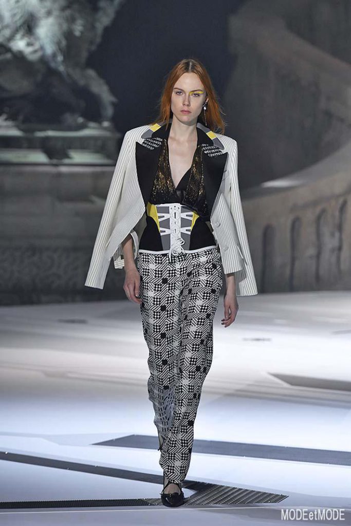 Louis Vuitton Paris Womenswear Fall Winter 2018-2019 Paris February/March 2018