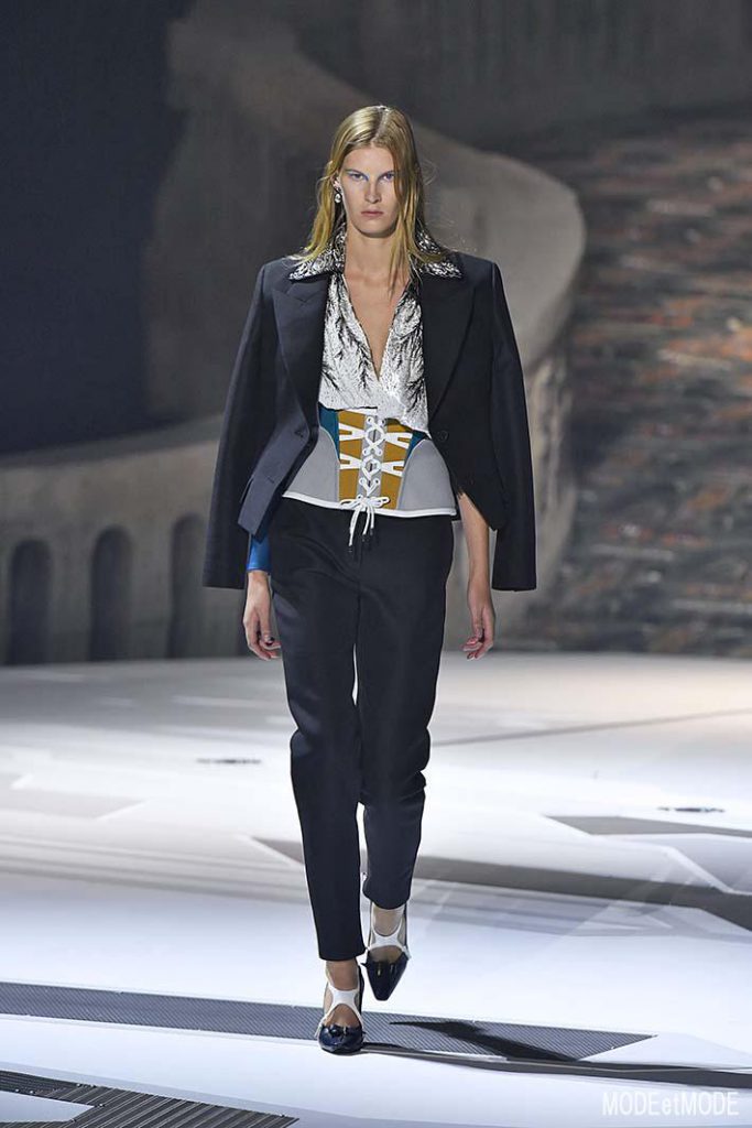 Louis Vuitton Paris Womenswear Fall Winter 2018-2019 Paris February/March 2018