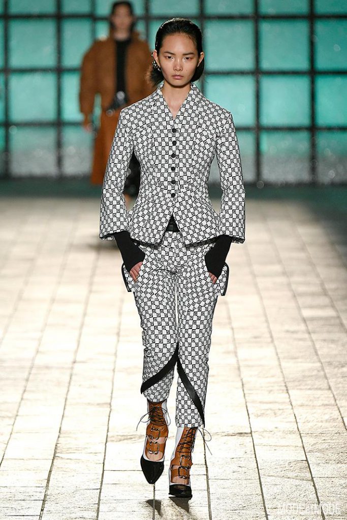 mary_katrantzou_aw18_009