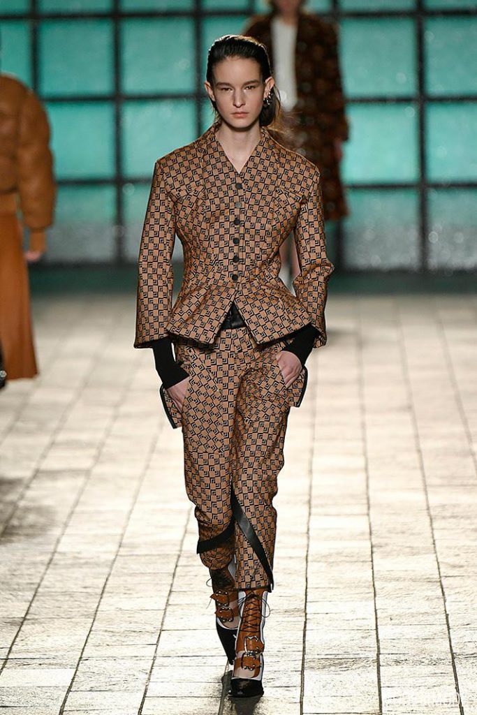 mary_katrantzou_aw18_012