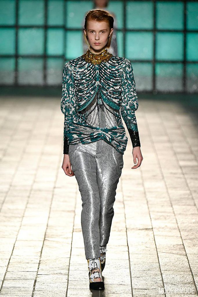 mary_katrantzou_aw18_036