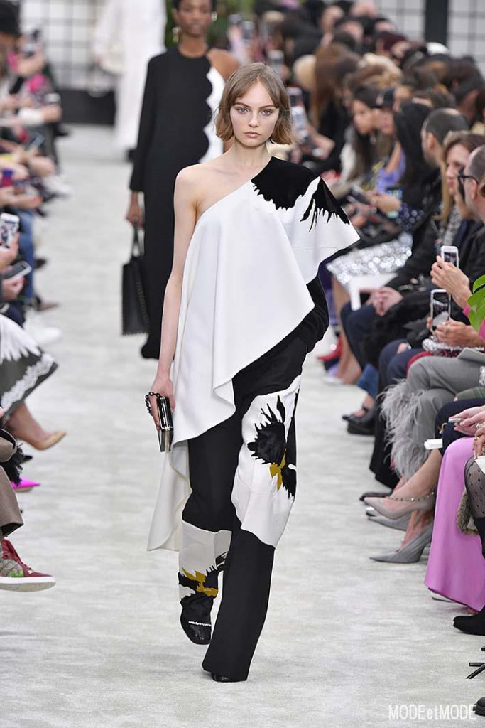 Valentino Paris Womenswear Fall Winter 2018-2019 Paris February/March 2018