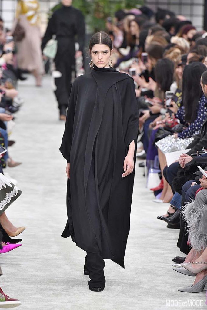 Valentino Paris Womenswear Fall Winter 2018-2019 Paris February/March 2018