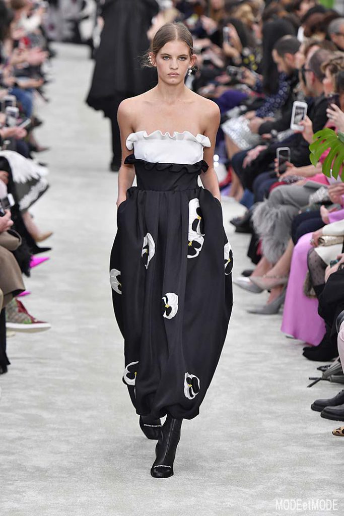 Valentino Paris Womenswear Fall Winter 2018-2019 Paris February/March 2018