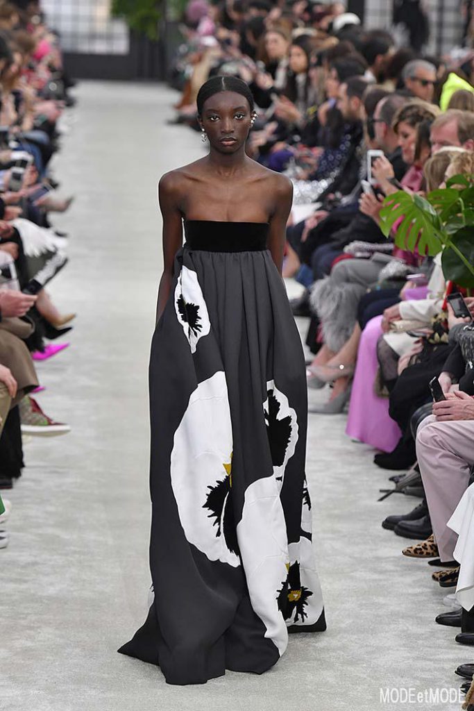 Valentino Paris Womenswear Fall Winter 2018-2019 Paris February/March 2018
