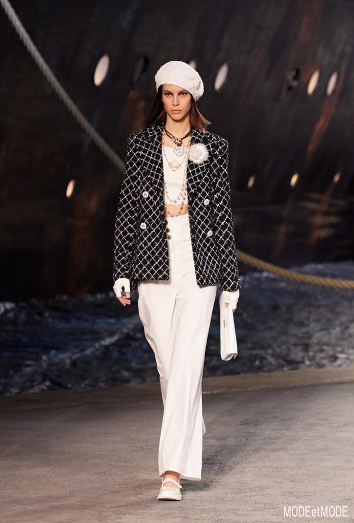 chanel_cruise_aw18hc_026