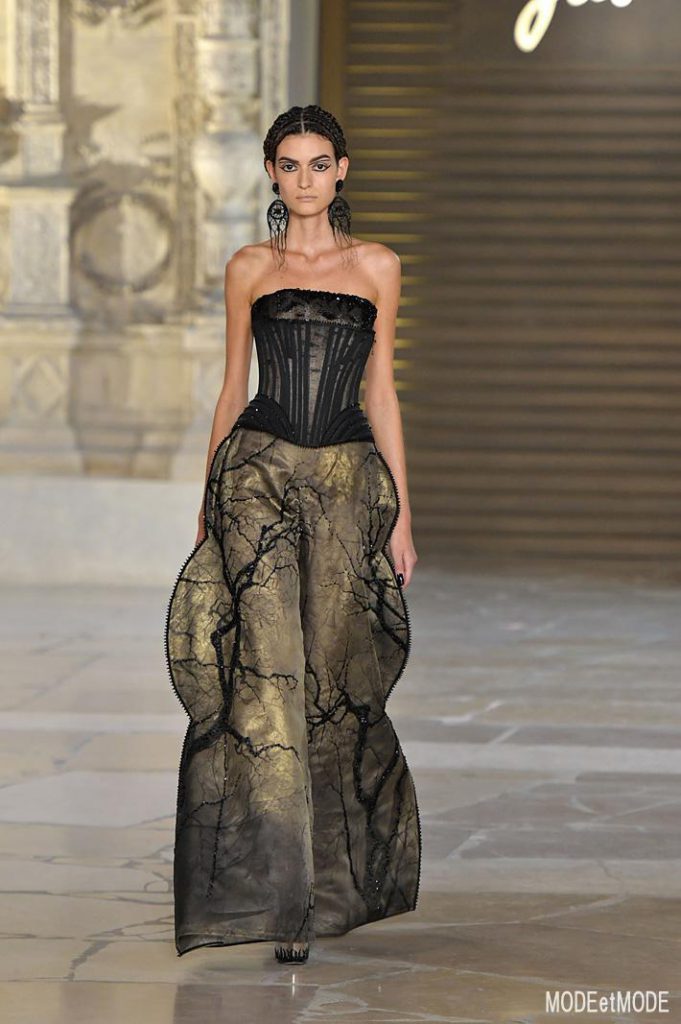 Guo Pei Haute Couture Paris Fall Winter 2018/19 Paris July 2018