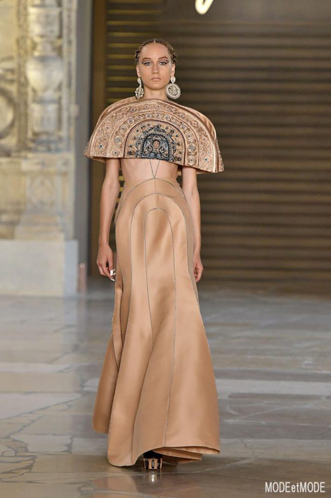 Guo Pei Haute Couture Paris Fall Winter 2018/19 Paris July 2018