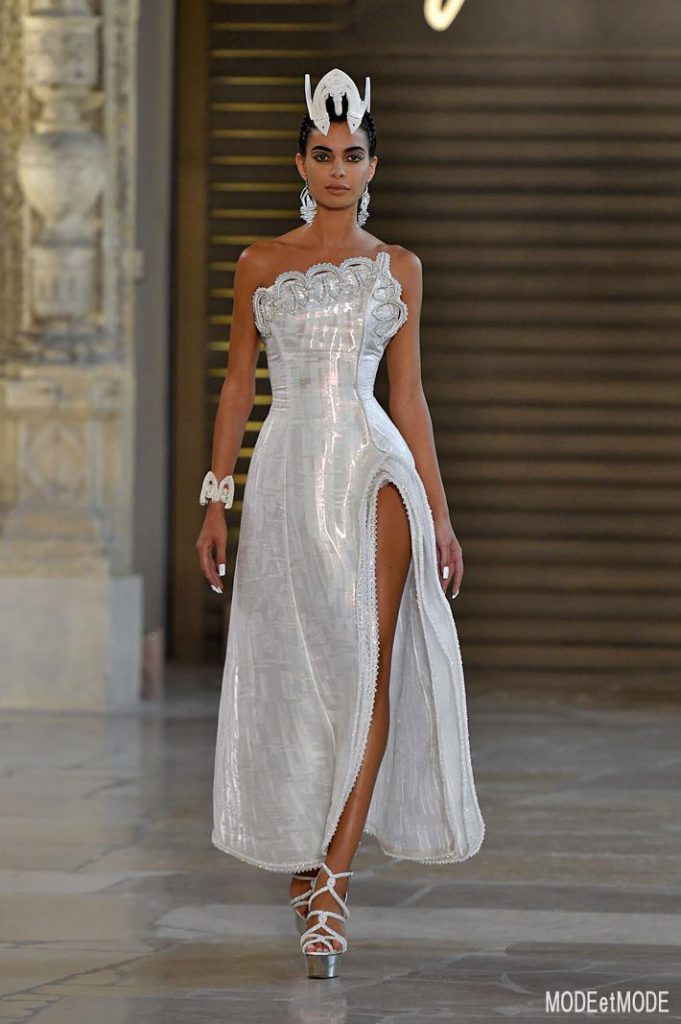 Guo Pei Haute Couture Paris Fall Winter 2018/19 Paris July 2018