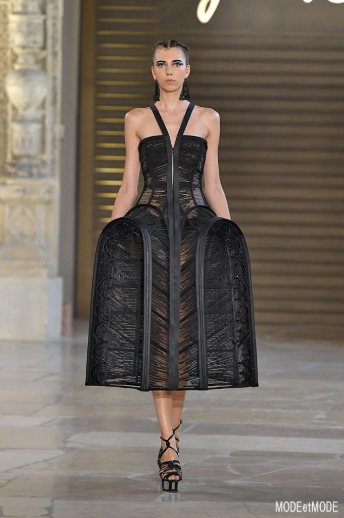 Guo Pei Haute Couture Paris Fall Winter 2018/19 Paris July 2018