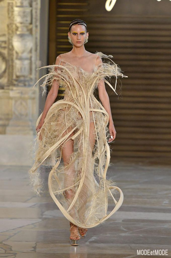 Guo Pei Haute Couture Paris Fall Winter 2018/19 Paris July 2018