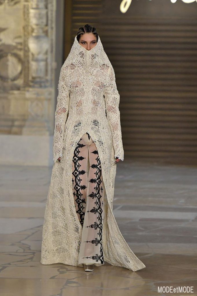 Guo Pei Haute Couture Paris Fall Winter 2018/19 Paris July 2018