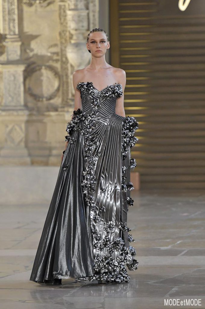 Guo Pei Haute Couture Paris Fall Winter 2018/19 Paris July 2018