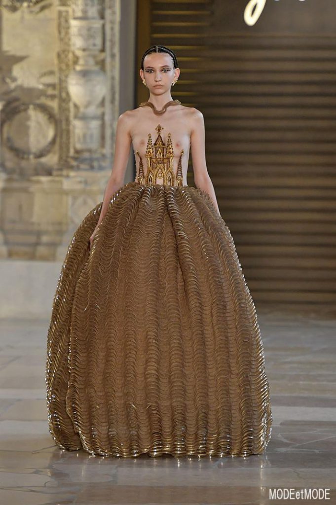 Guo Pei Haute Couture Paris Fall Winter 2018/19 Paris July 2018