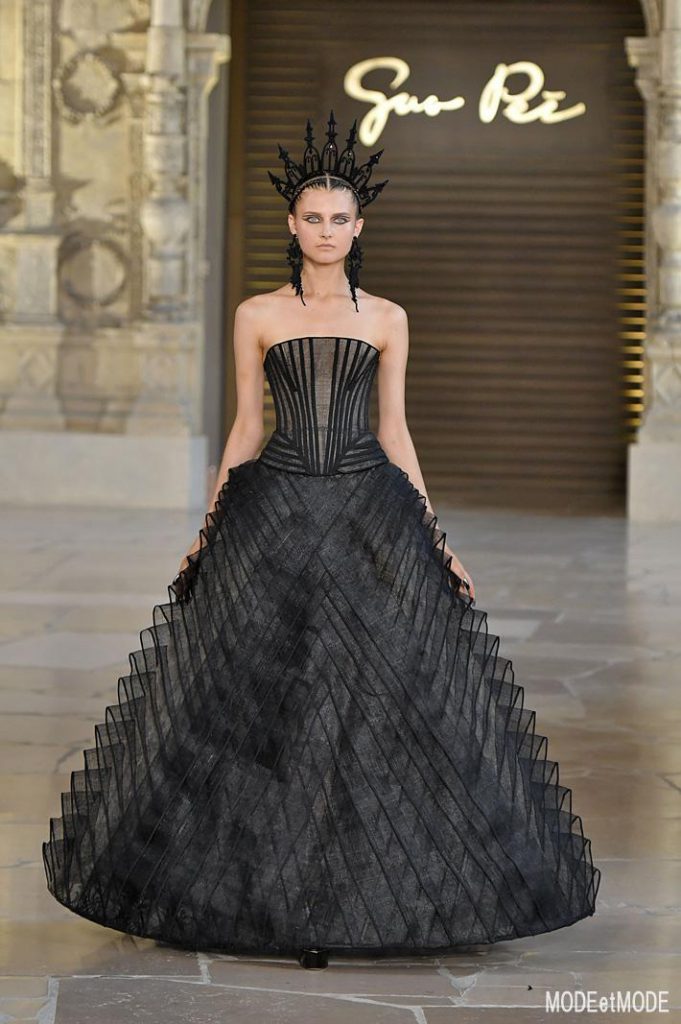 Guo Pei Haute Couture Paris Fall Winter 2018/19 Paris July 2018