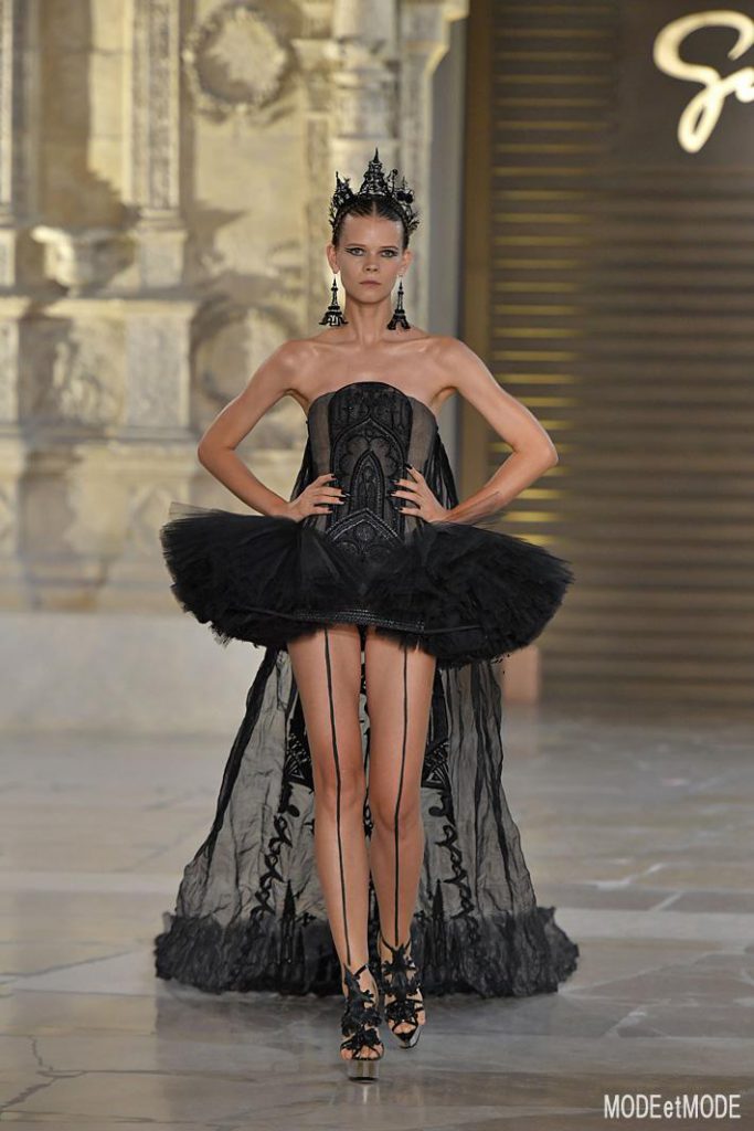 Guo Pei Haute Couture Paris Fall Winter 2018/19 Paris July 2018