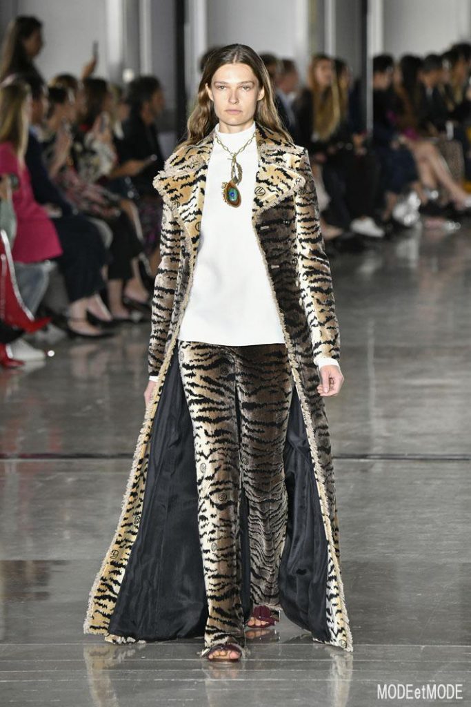 giambattista-valli_ss19_003