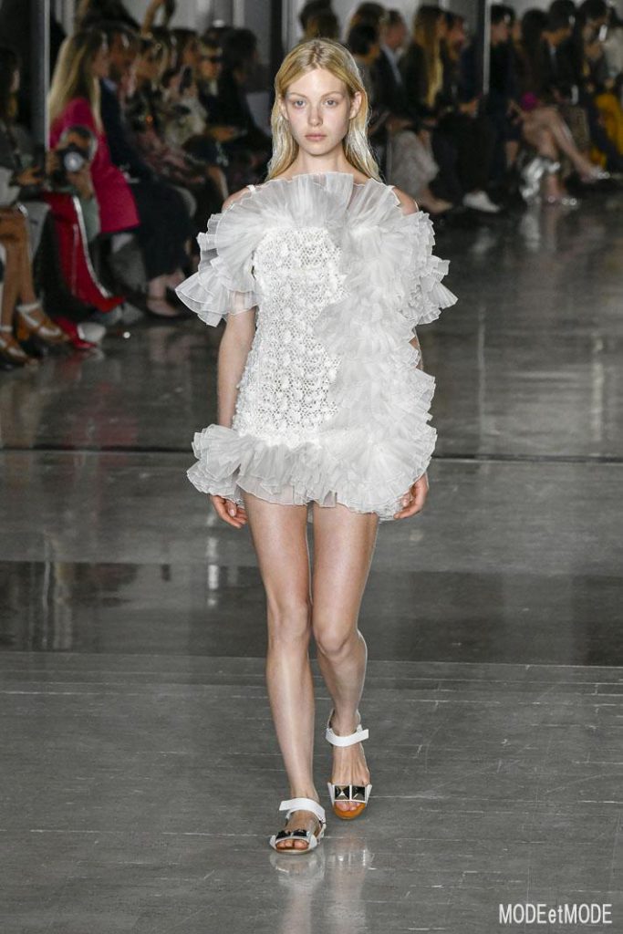 giambattista-valli_ss19_008