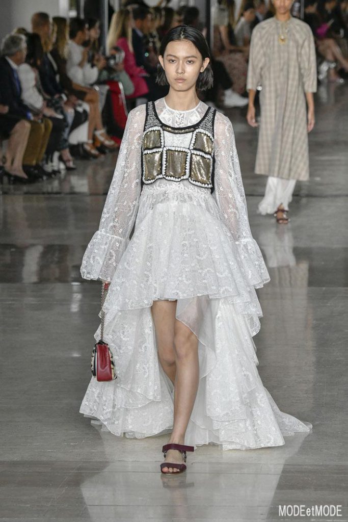 giambattista-valli_ss19_011