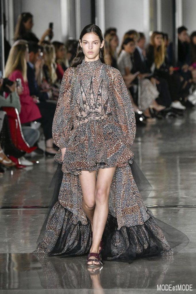 giambattista-valli_ss19_014