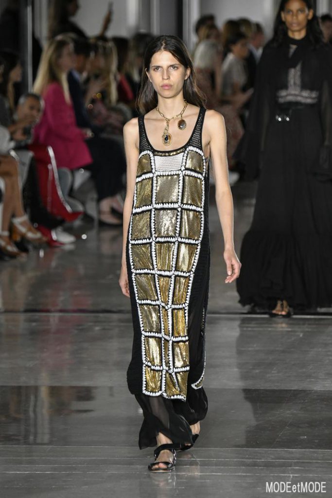 giambattista-valli_ss19_017