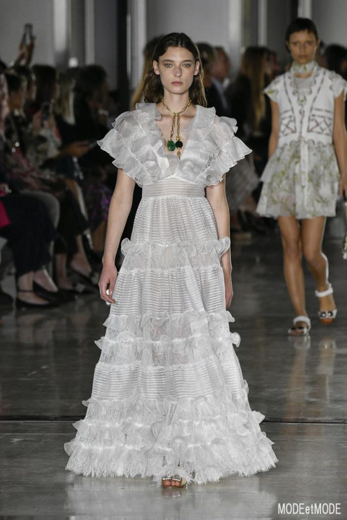 giambattista-valli_ss19_022