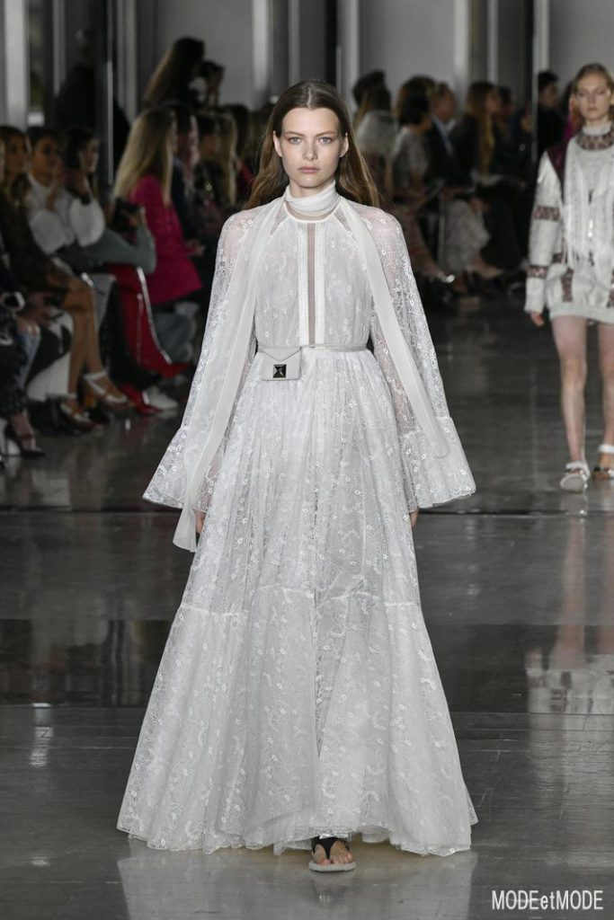 giambattista-valli_ss19_024