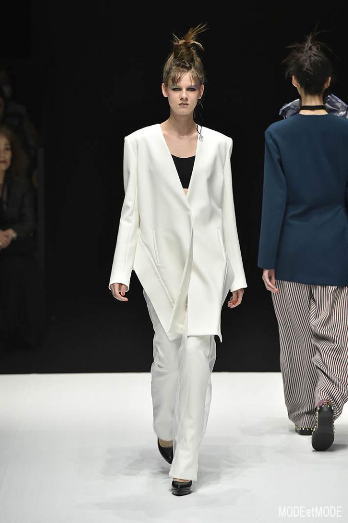 hiroko_koshino_ss19_041