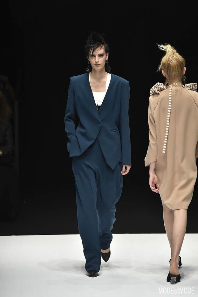 hiroko_koshino_ss19_043