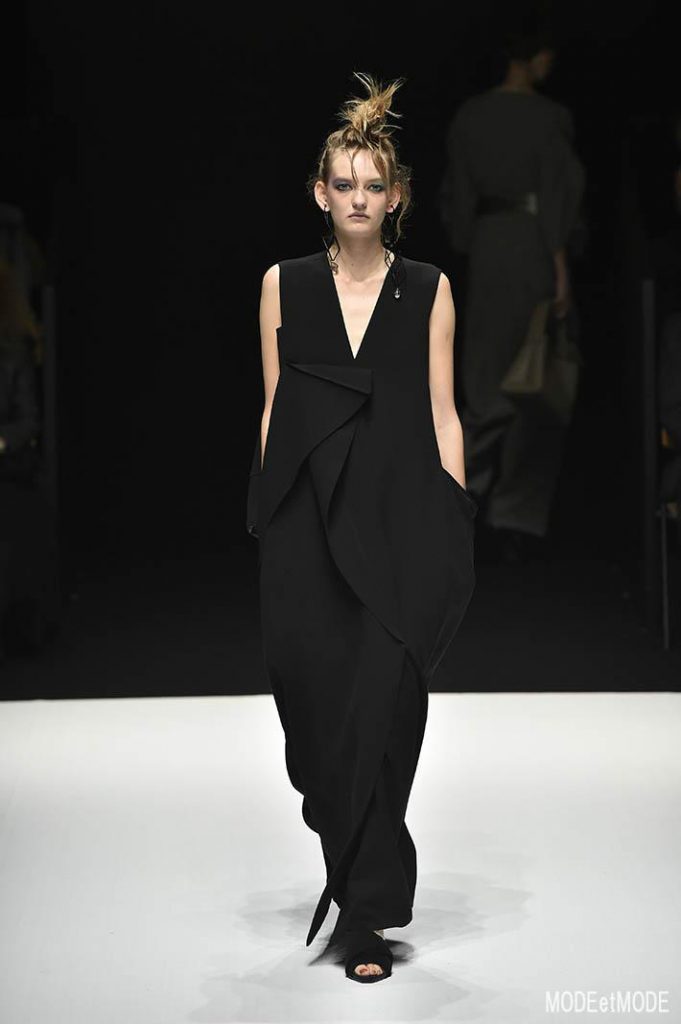 hiroko_koshino_ss19_047