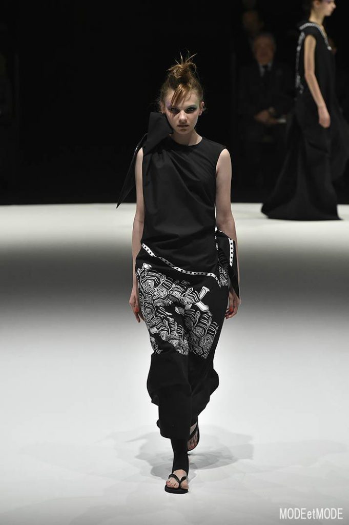 hiroko_koshino_ss19_050