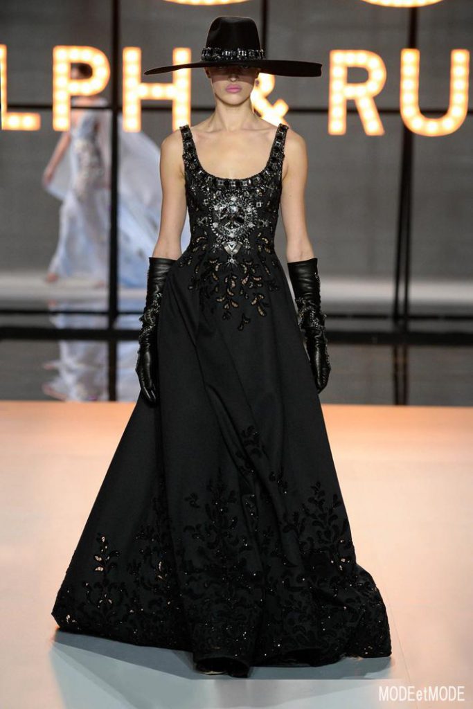 Ralph & Russo : Runway – Paris Fashion Week – Haute Couture Fall/Winter 2016-2017