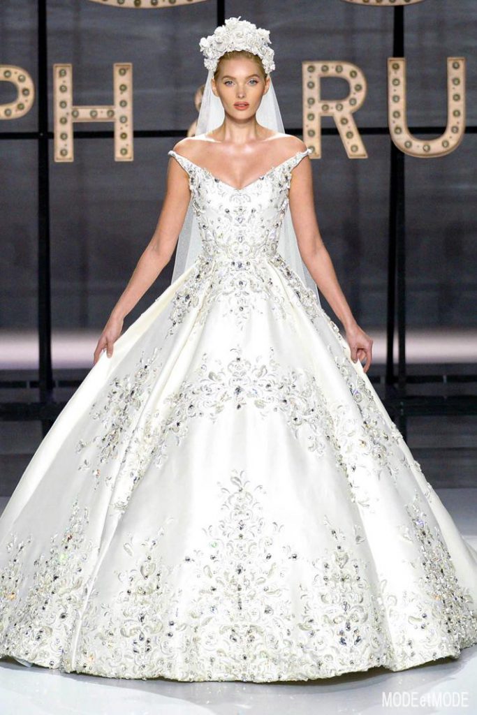 Ralph & Russo : Runway – Paris Fashion Week – Haute Couture Fall/Winter 2016-2017
