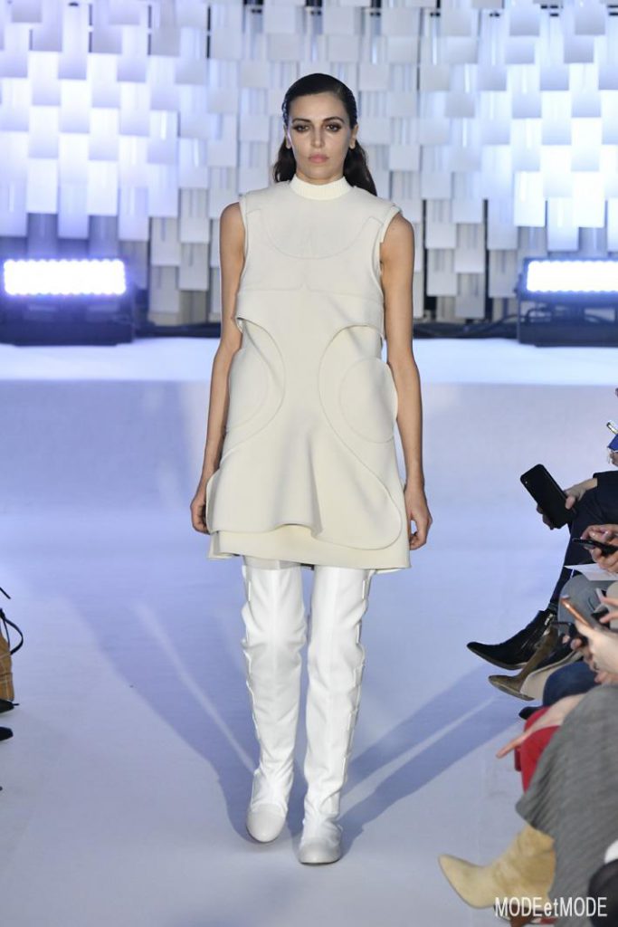 courreges_aw19_001