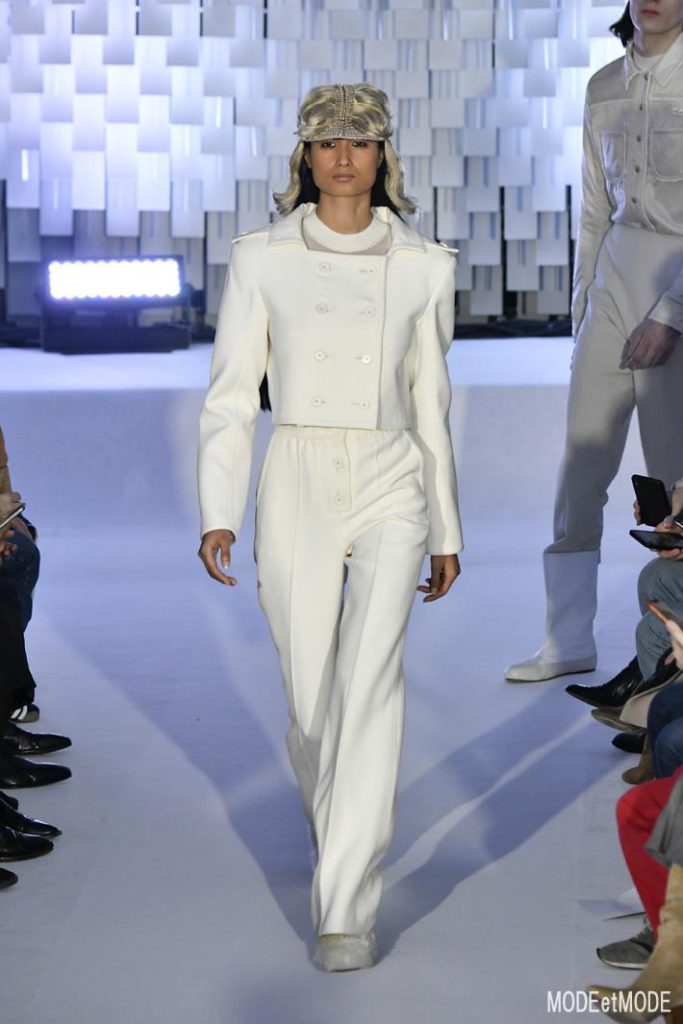 courreges_aw19_005