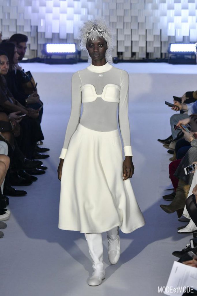 courreges_aw19_007