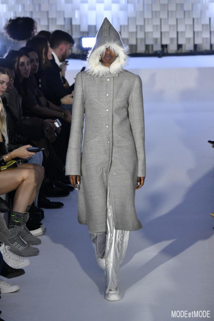courreges_aw19_010