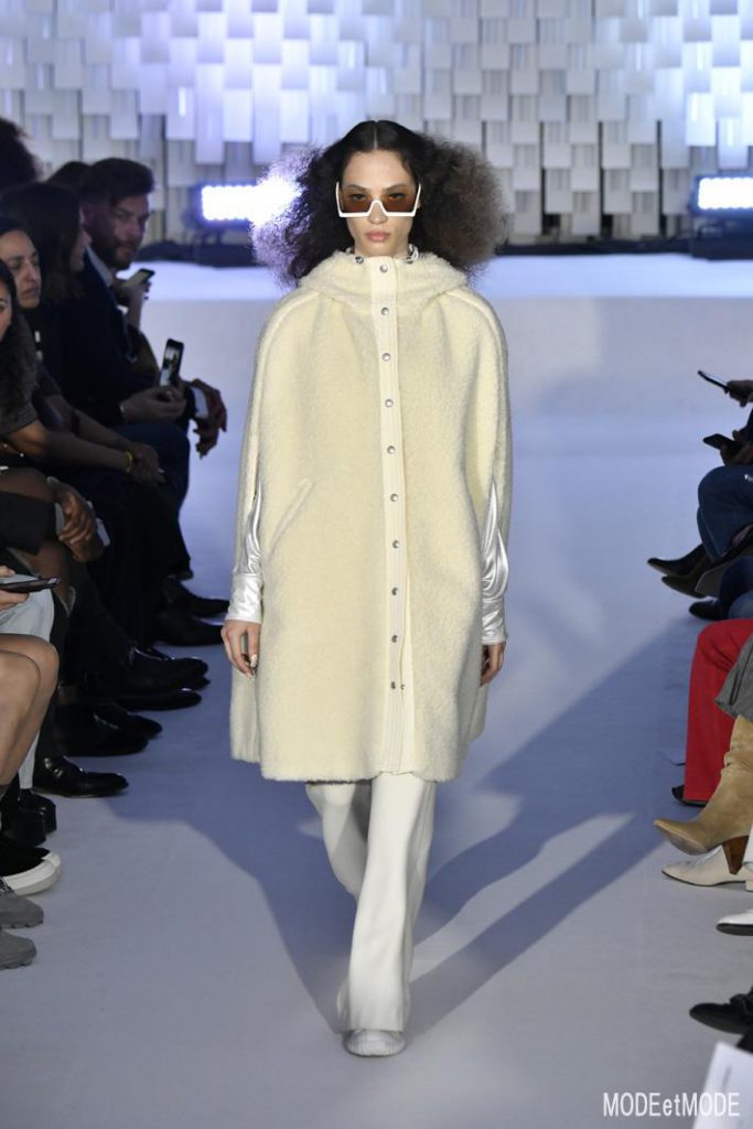 courreges_aw19_011