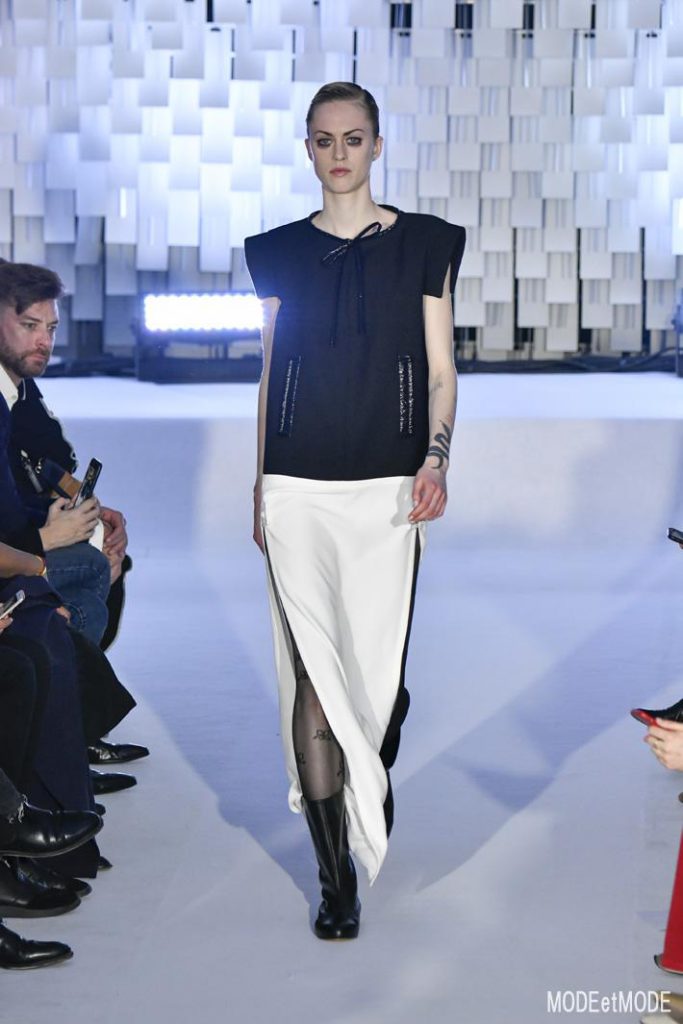 courreges_aw19_033
