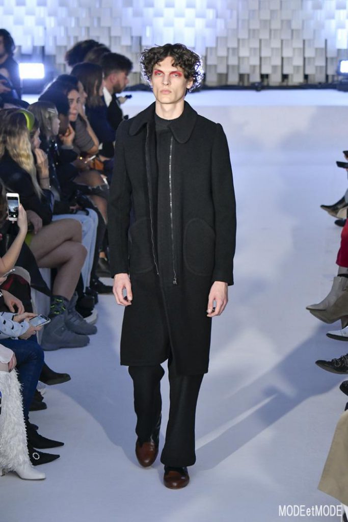 courreges_aw19_048