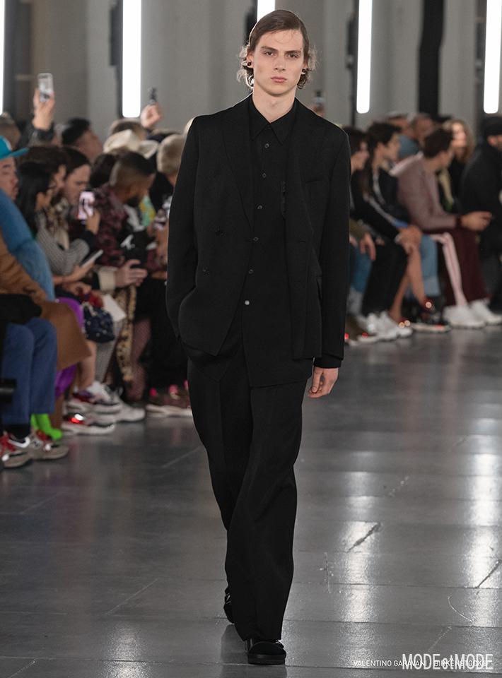 valention_aw19_002
