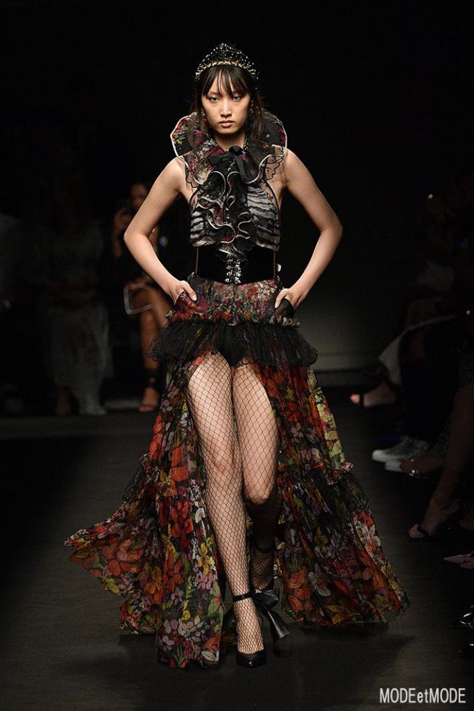 DUNDAS : Runway – Paris Fashion Week – Haute Couture Fall/Winter 2019/2020